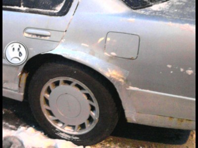 Вот тут видно что край арки полностью отвалился и был обклеен алюмін. лентой