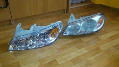 Фара слева DEPO и оригинал справа.