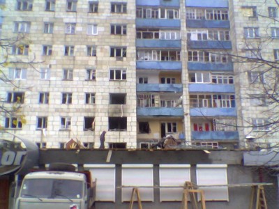 Был бы панельный, запросто мог сложиться как карточный домик